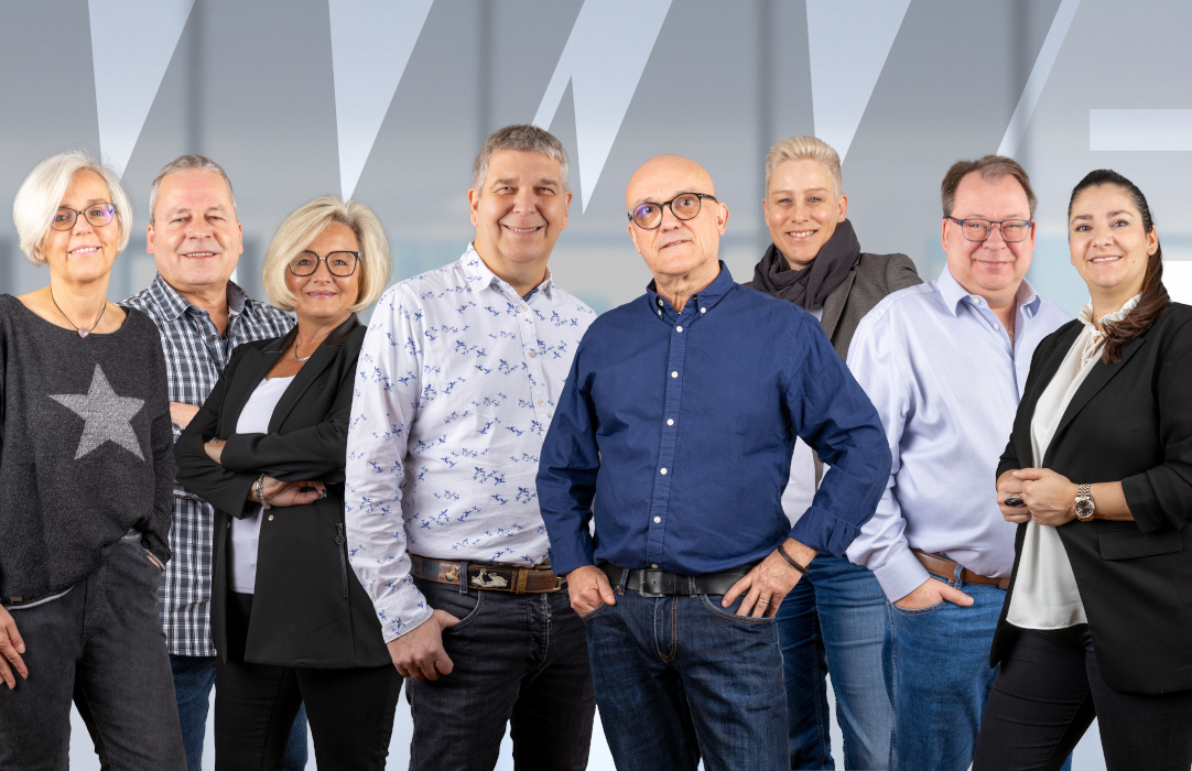 das gesamte Team der WWE als Gruppenbild